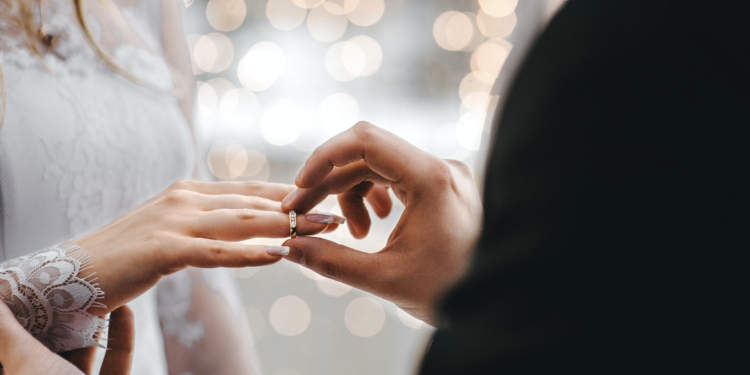 Ensure a good organized wedding with this ultimate wedding planning checklist