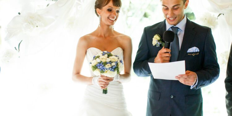 Do The Bride And Groom Have To Give A Speech At Their Wedding Reception?