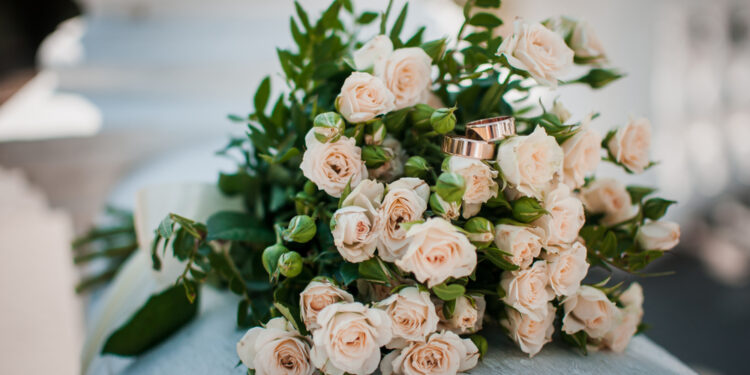 7 Questions To Ask Your Wedding Florist Before Booking Them