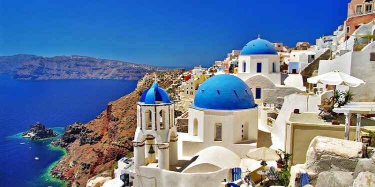 Amazing Santorini - travel in Greek islands series