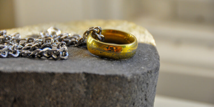 These iconic jewelry pieces are part of Hollywood history