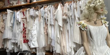 How to find beautiful secondhand wedding dresses