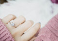 What to wear as an engagement ring