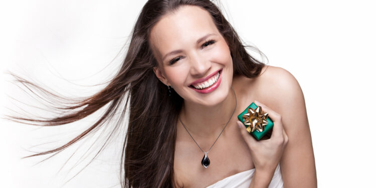 What to get for your bride’s birthday if it is close to the wedding day